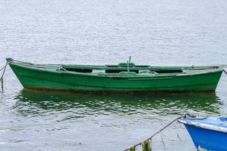 木质渔船停泊