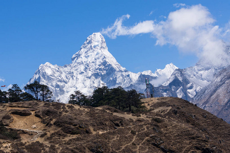 Ama 这样山峰中清楚的一天，珠穆朗玛峰地区，尼泊尔
