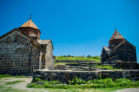 塞凡湖上的 Sevanavank 修道院