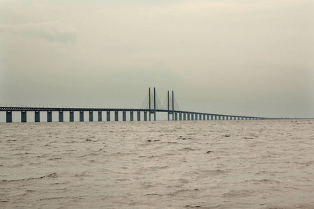 厄勒海峡桥梁在日落, 在瑞典和丹麦之间, 马尔默