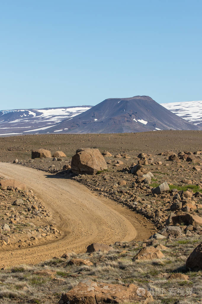 thingvellir 附近西部高地冰岛盾构火山侧面的寄生火山锥