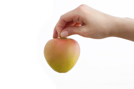 女人自然指甲手孤立在白色背景上的苹果