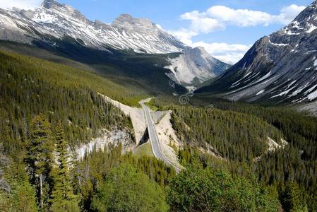 加拿大落基山脉冰原公园路大弯图片