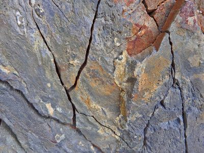 亚利桑那州图森东部莱蒙山上发现的彩色岩石自然抽象图像