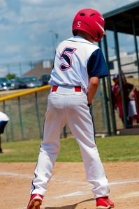 青年小联盟棒球击球手