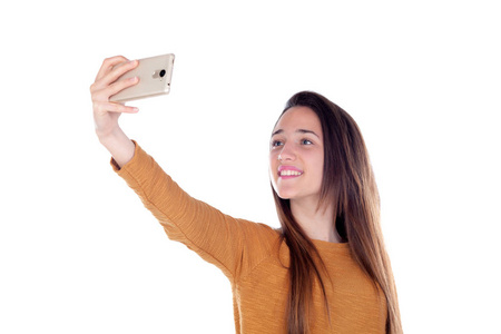 十几岁的女孩正在用她的手机拍照