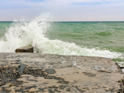 Odesa 海滩与波浪在乌克兰