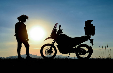 摩托车旅行, 冒险和非凡的休息