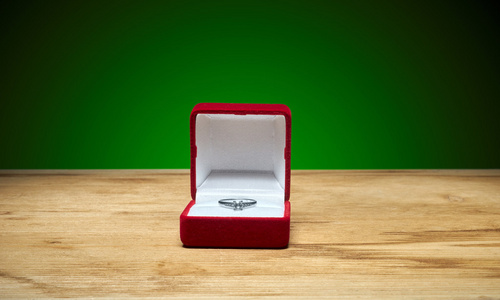 框中的结婚戒指图片