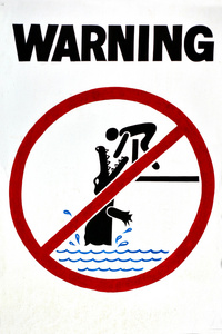 没有游泳危险鳄鱼，警告标志