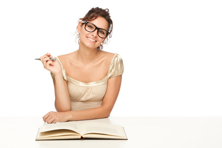 美丽的学生或老师女人研究与阅读书上白色孤立