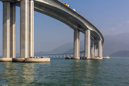 鸿 kongzhuhaimacau 大桥正在建设项目, 由横跨伶仃洋通道的一系列