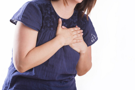 拉丁文妇女胸痛心脏病发作。白色背景