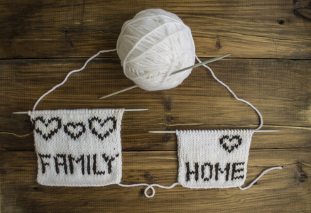 家庭一词和家庭是用羊毛和白线球