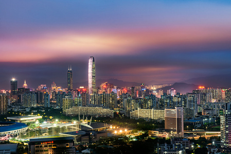 在夜晚的深圳市，中国的城市景观