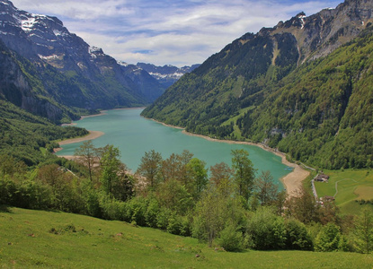 在春天湖 Kloentalersee