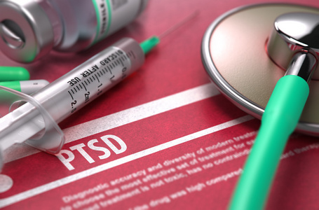 PTSD。 红色背景下的医学概念。