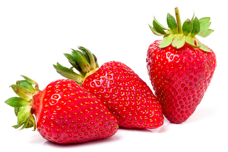 三个草莓上白色背景特写宏孤立