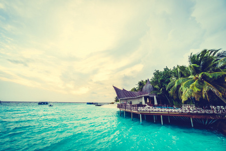 美丽的马尔代夫岛，有海滩和大海