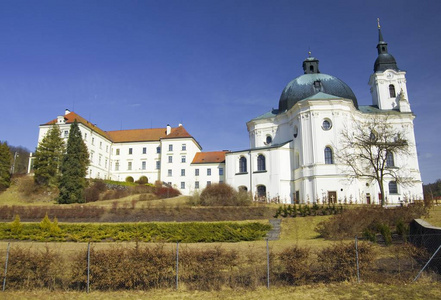 朝圣教堂和修道院在捷克共和国 Krtiny