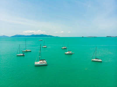 美丽的热带海滩和海的鸟瞰在海岛为旅行和假期的树