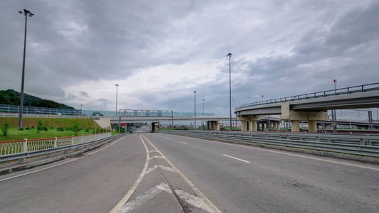 交通在高速公路 M27 timelapse hyperlapse 在多云天索契阿德勒, 俄罗斯4k