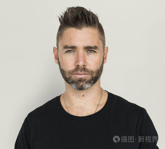 白种人英俊的男人的脸