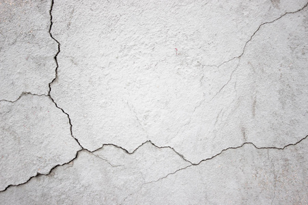 开裂的混凝土墙覆盖着灰色的水泥纹理作为高建群