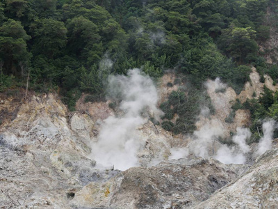 驱动器通过火山，圣露西亚