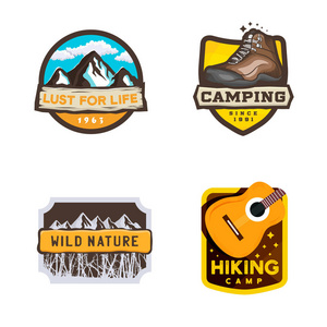 矢量野营标志现代风格, 徒步旅行徽章与鼓舞人心的口号
