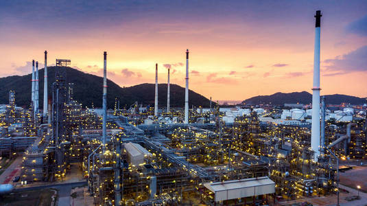 炼油厂鸟瞰图, 石油工业日落