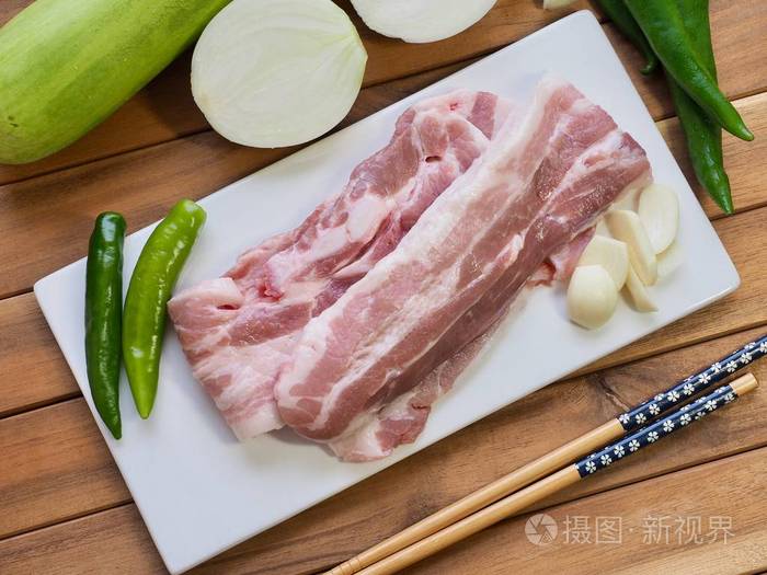 韩国菜猪肉肚和蔬菜samgyeopsal