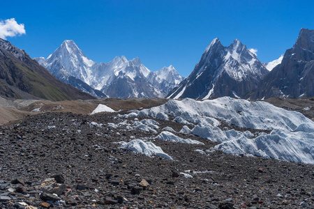 舒尔山地块和冠冕峰，K2 迷航，吉尔吉特饮