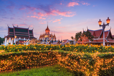 具有里程碑意义寺 Wat Rachanadda