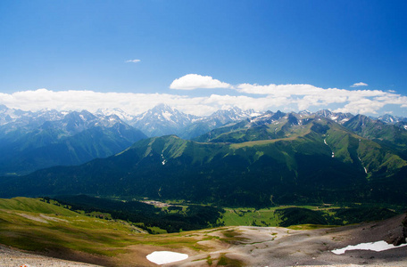 高加索山脉的美丽的景色