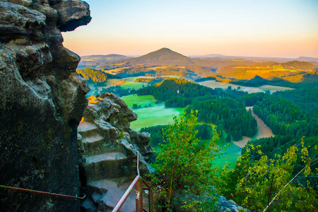 美丽的早晨日出的 Marienfels 观点, 波希米亚瑞士, 国家公园波希米亚瑞士, 捷克共和国
