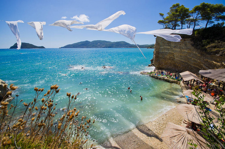 与著名的海滩，扎金索斯，希腊有浮雕的贝壳岛