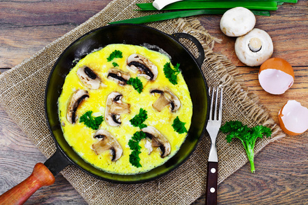 健康和减肥食品 蘑菇和 Vegetab 西红柿炒鸡蛋