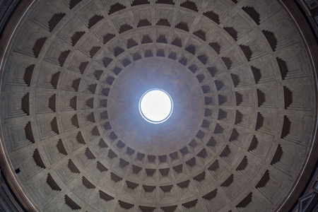 在意大利，罗马万神殿的圆顶的内部视图