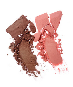 作为化妆品产品的样品粉碎褐色和粉红色眼影涂片
