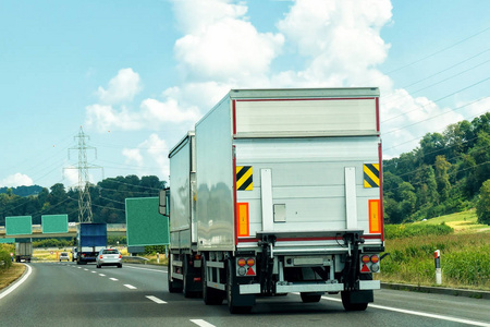 瑞士日内瓦州路上的卡车