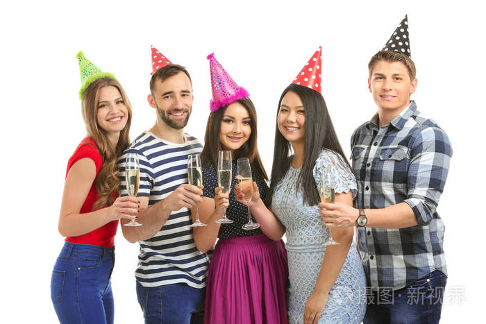 年轻人在生日聚会盖帽与杯子香槟在白色背景