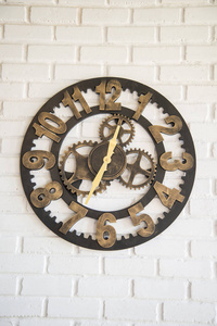 咖啡店白墙上的时钟机制