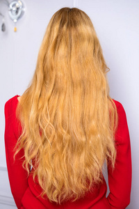 女性长波浪的金发