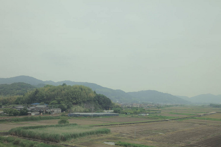 从日本的电车窗口看