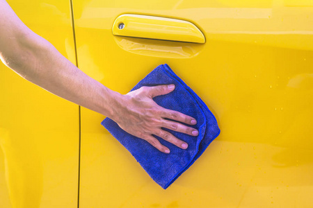男士手洗车, 用超细纤维布清洗