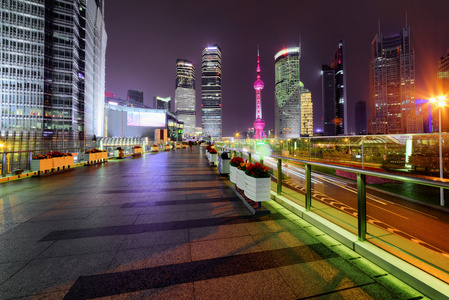 上海摩天大楼夜景和世纪大道