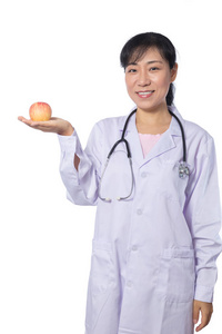 亚洲女医生用听诊器持有苹果
