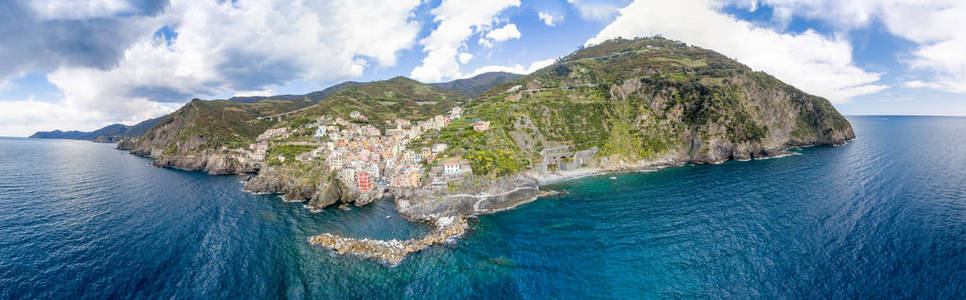 黄昏时分，五土地意大利 Manarola 全景鸟瞰图