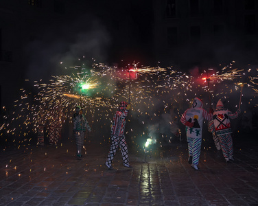 Correfocs 消防运行从加泰罗尼亚源自传统的重要部分